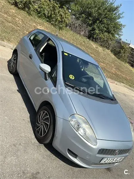 Usado Fiat Punto Racing 90 CV (66 kW) 2009 Gris / plata Utilitario
