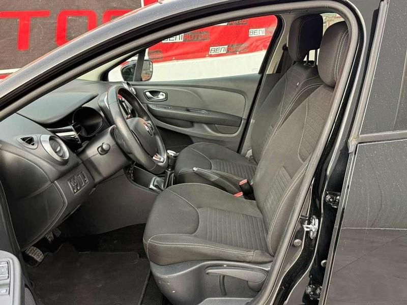 Usado Renault Clio GrandTour Zen 90 CV (66 kW) 2017 Negro Familiar