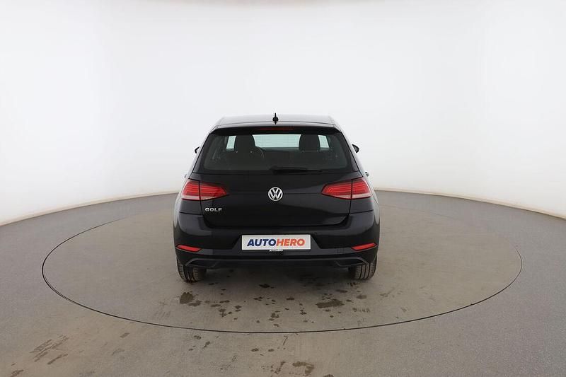 Usado VW Golf VII 116 CV (85 kW) 2019 Negro Utilitario