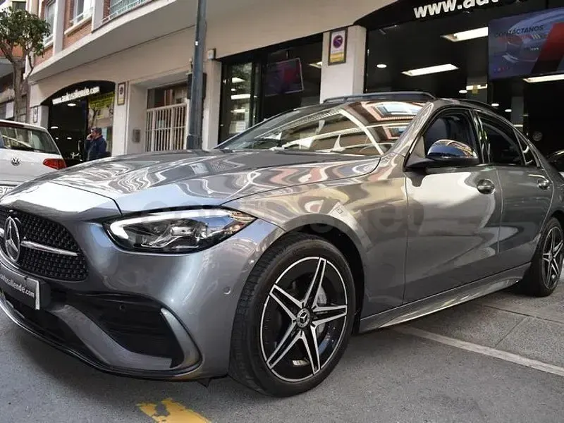 Usado Mercedes C300e 265 CV (194 kW) 2025 Gris / plata Berlina