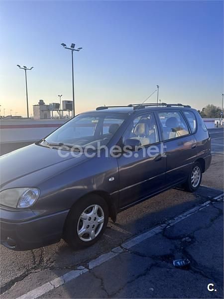 Usado Kia Carens 110 CV (80 kW) 2002 Azul Monovolumen