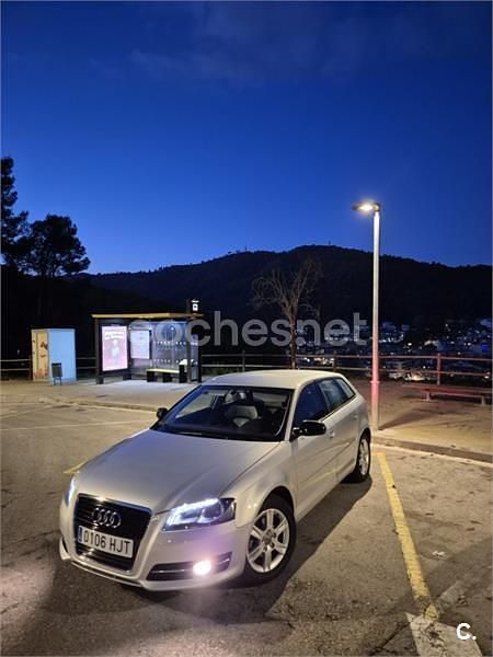 Usado Audi A3 Attraction 105 CV (77 kW) 2012 Gris / plata Berlina