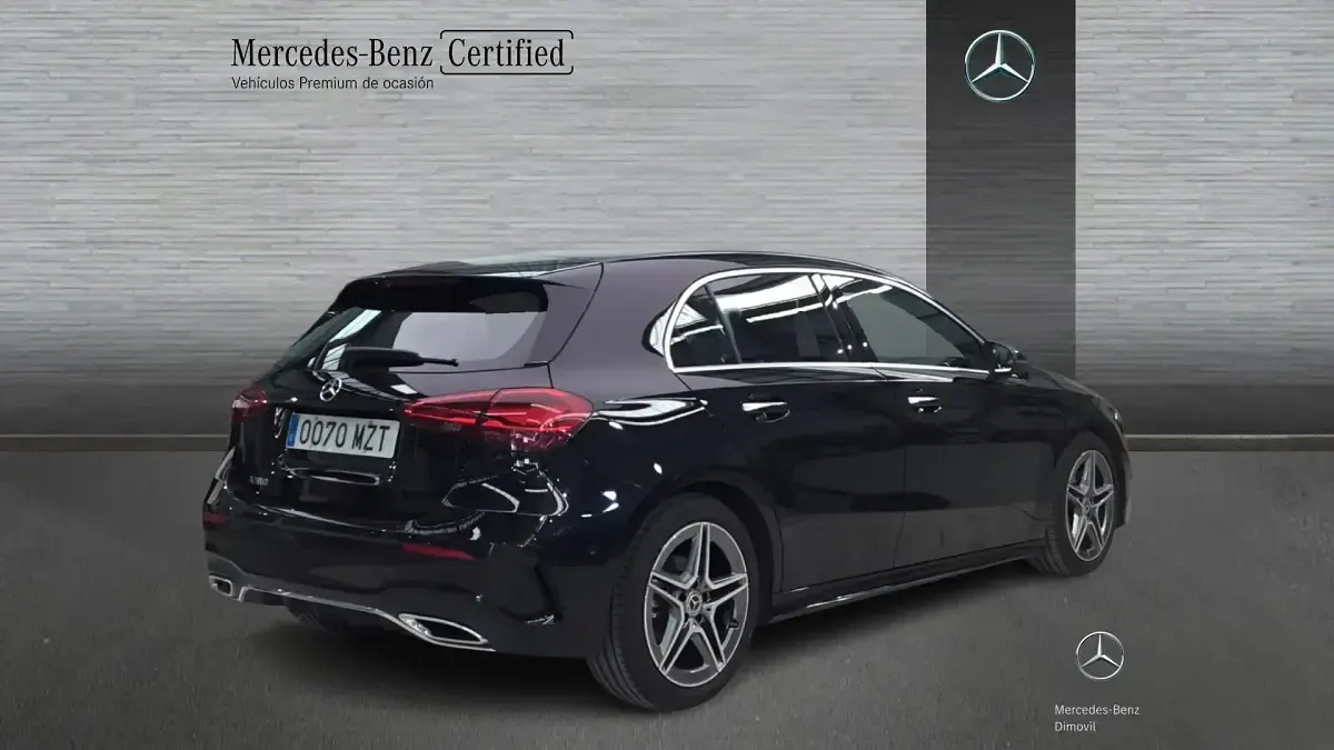 Usado Mercedes A180 AMG line 136 CV (100 kW) 2025 Negro noche Berlina