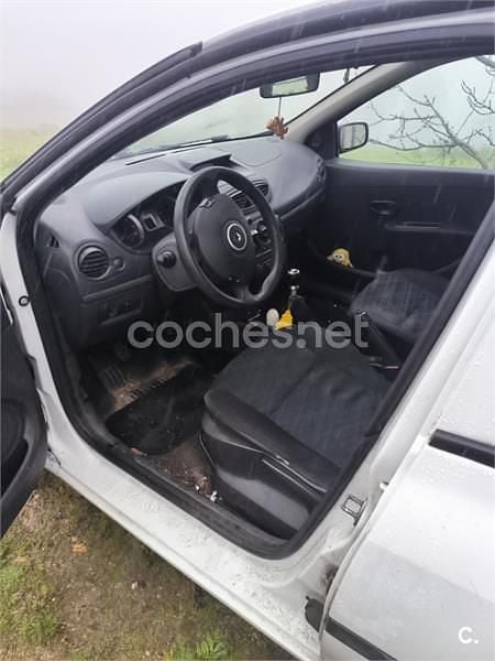 Usado Renault Clio II Authentique 70 CV (51 kW) 2009 Blanco Berlina