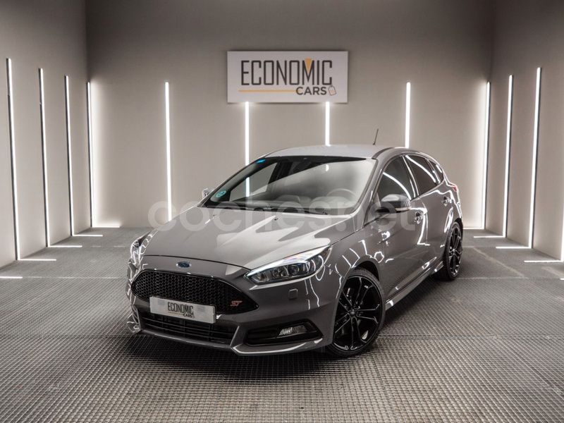 Gris / plata Usado 2018 Ford Focus ST Berlina | 16.999 € (Caro) - Imagen 1/4