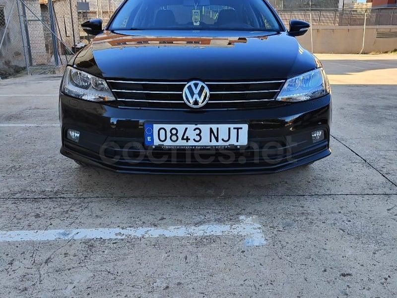 Usado VW Jetta Advance 105 CV (77 kW) 2016 Negro Berlina