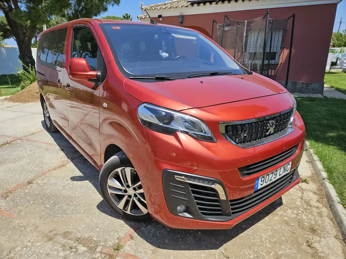 Usado Peugeot Traveller Allure 145 CV (106 kW) 2021 Rojo Monovolumen