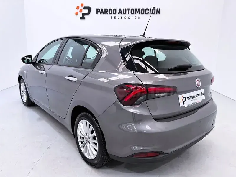 Usado Fiat Tipo Life 130 CV (95 kW) 2021 Gris / plata Berlina