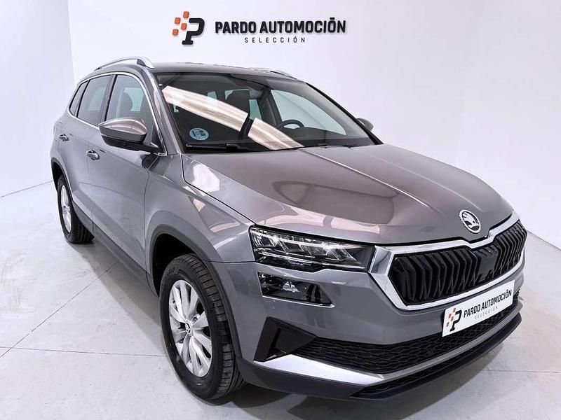 Gris Usado 2022 Skoda Karoq Ambition SUV | 21.900 € (Precio justo) - Imagen 1/4