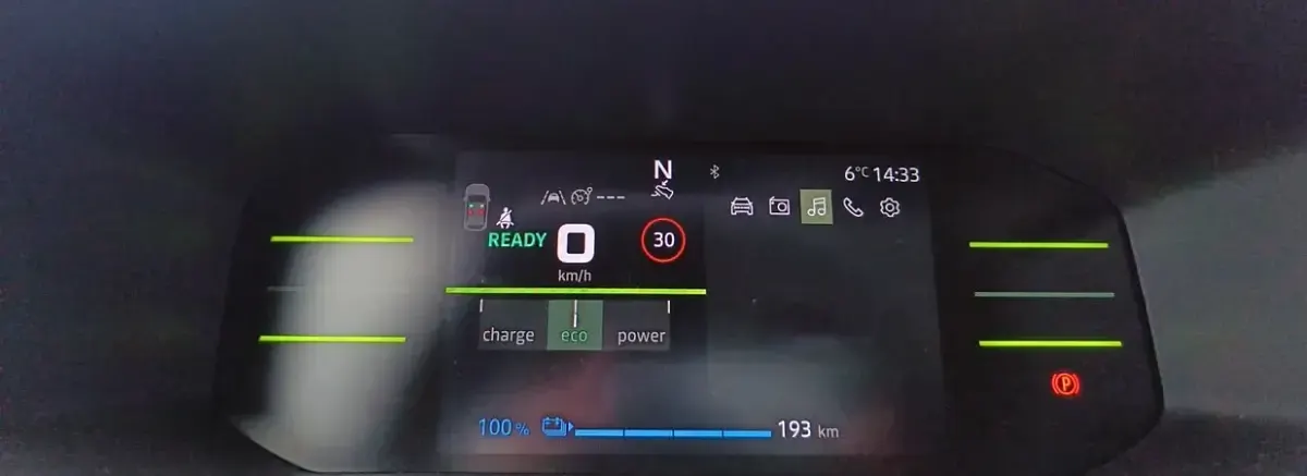Begagnad Dacia Spring Expression 47 kW (65 HK) 2025 Vit Halvkombi