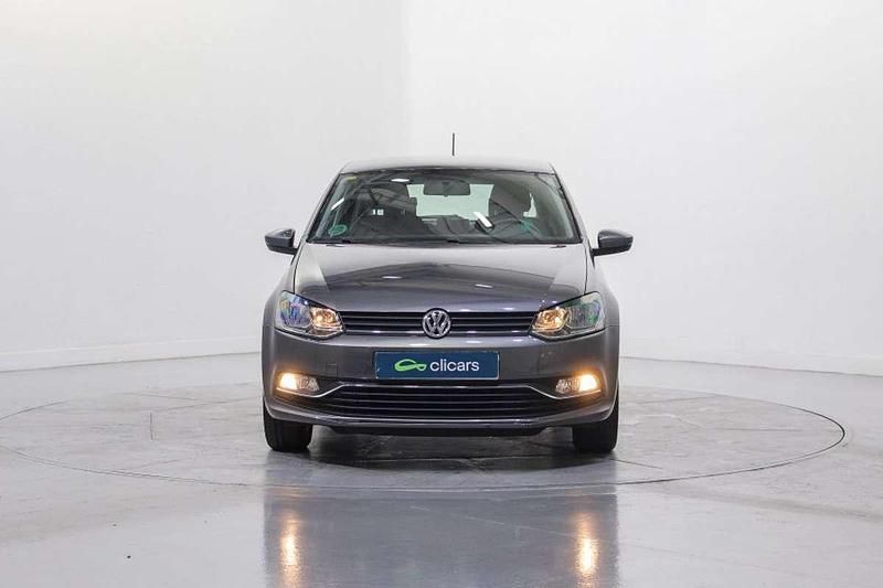 Usado VW Polo Advance 90 CV (66 kW) 2016 Gris Utilitario