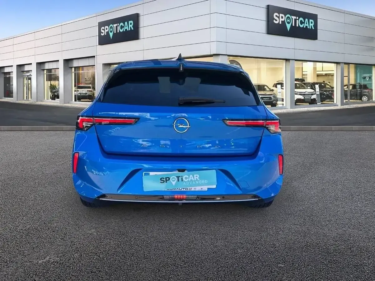 Usado Opel Astra Elegance 131 CV (96 kW) 2023 Azul Berlina