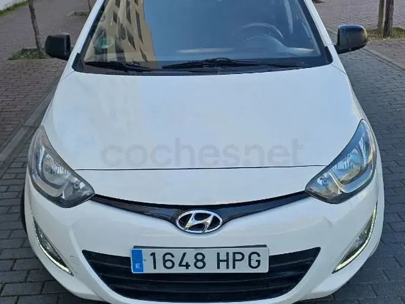 Usado Hyundai i20 85 CV (62 kW) 2013 Blanco Utilitario