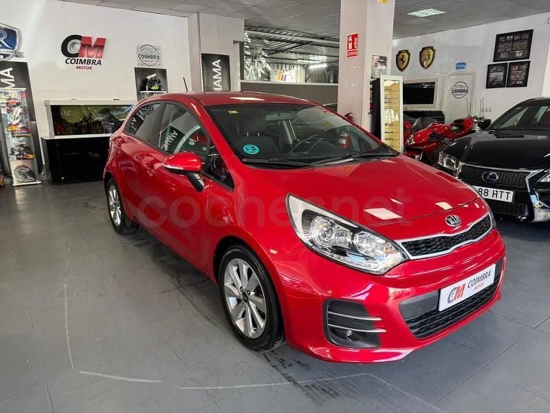 Usado Kia Rio 84 CV (61 kW) 2016 Rojo Utilitario
