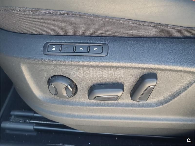 Usado Seat Ateca 4Drive 190 CV (139 kW) 2022 Gris / plata SUV