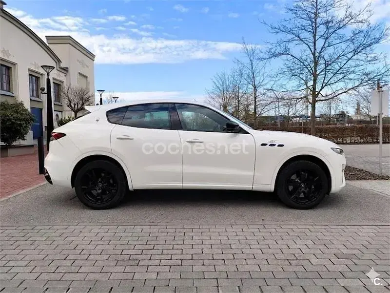 Usado Maserati Levante GT 330 CV (242 kW) 2022 Blanco SUV