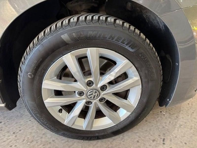Usado VW Touran Edition 110 CV (80 kW) 2016 Gris / plata Monovolumen