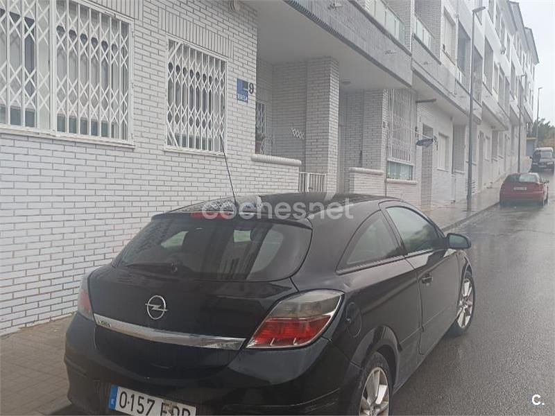 Usado Opel Astra GTC Sport 100 CV (73 kW) 2006 Negro Berlina