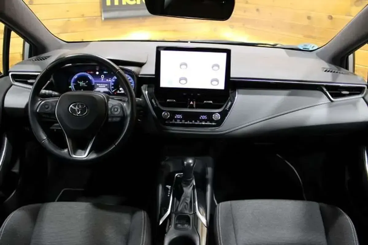 Usado Toyota Corolla Active 140 CV (102 kW) 2023 Gris Utilitario
