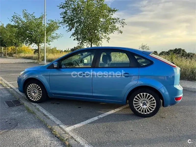 Usado Ford Focus Trend 100 CV (73 kW) 2012 Azul Berlina