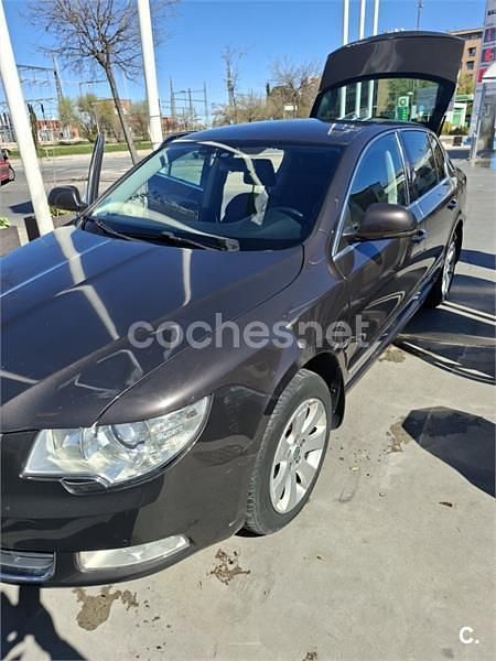 Usado Skoda Superb Elegance 160 CV (117 kW) 2010 Negro Berlina