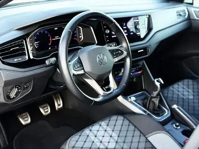 Usado VW Polo R-line 95 CV (69 kW) 2022 Blanco Utilitario