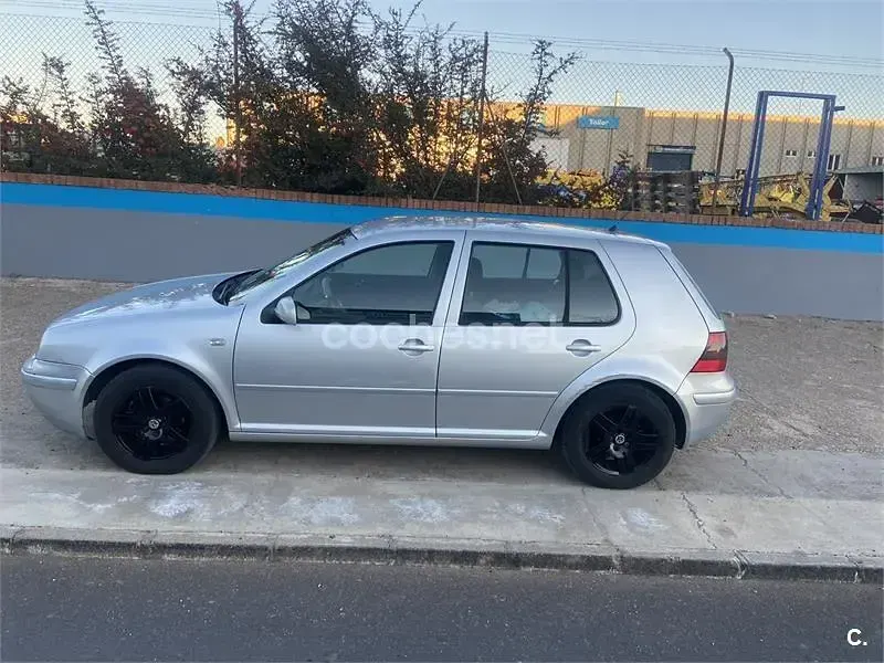 Usado VW Golf IV Highline 115 CV (84 kW) 2000 Gris / plata Berlina
