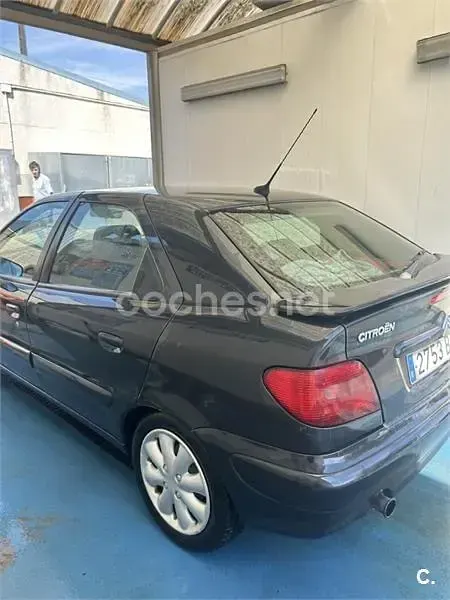 Usado Citroën Xsara Exclusive 90 CV (66 kW) 2001 Azul Berlina