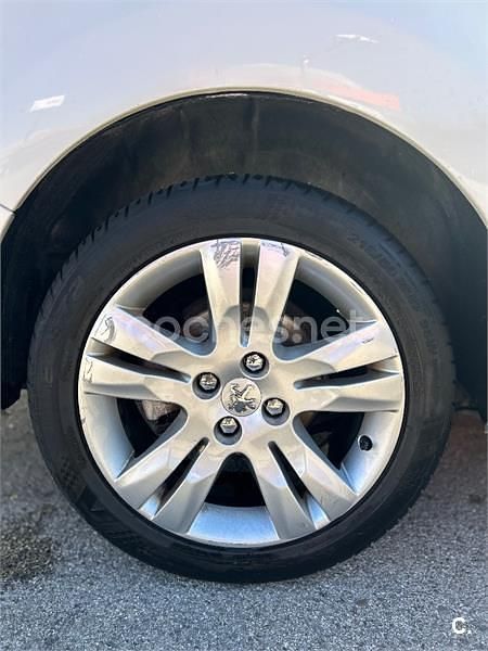 Usado Peugeot 5008 Allure 112 CV (82 kW) 2011 Blanco Monovolumen
