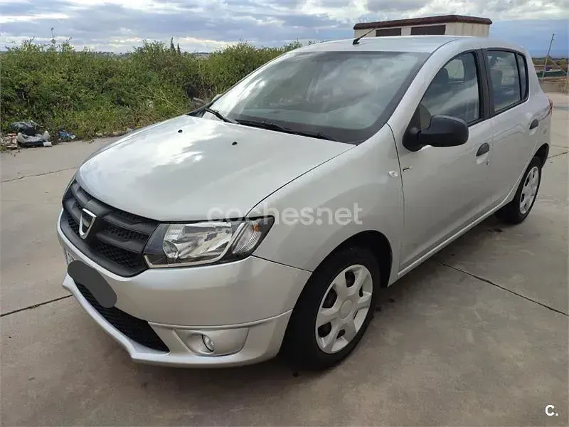 Usado Dacia Sandero Ambiance 75 CV (55 kW) 2016 Gris / plata Berlina