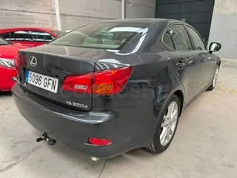 Usado Lexus IS220d Sport Line 177 CV (130 kW) 2008 Gris / plata Berlina