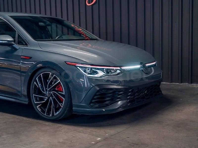 Usado VW Golf VIII GTI Clubsport 301 CV (221 kW) 2023 Gris / plata Berlina