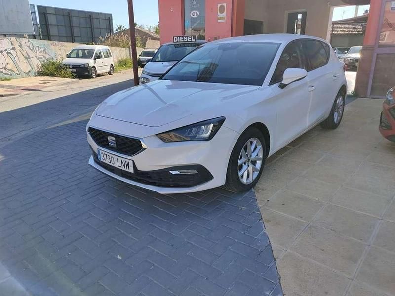 Usado Seat Leon Style 116 CV (85 kW) 2021 Blanco Utilitario