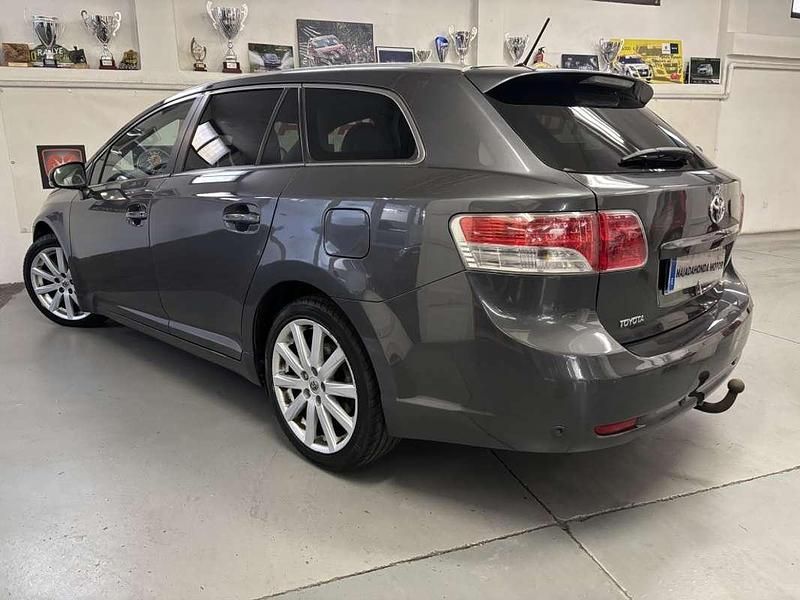 Usado Toyota Avensis Premium 150 CV (110 kW) 2011 Gris Familiar