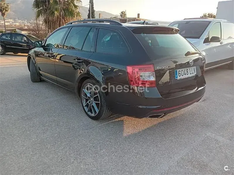 Usado Skoda Octavia RS 184 CV (135 kW) 2014 Negro Familiar