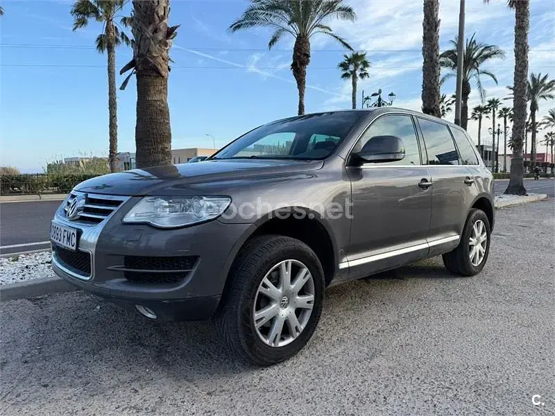 Usado VW Touareg 225 CV (165 kW) 2007 Gris / plata SUV