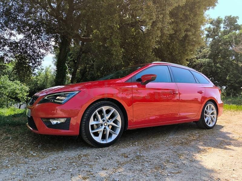 Usado Seat Leon FR 150 CV (110 kW) 2017 Granate Berlina