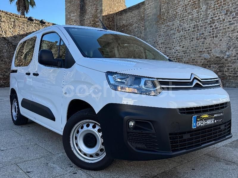 Usado Citroën Berlingo Feel 102 CV (75 kW) 2020 Blanco Monovolumen