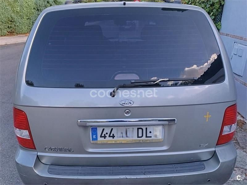 Usado Kia Carnival EX 144 CV (105 kW) 2005 Gris / plata Monovolumen