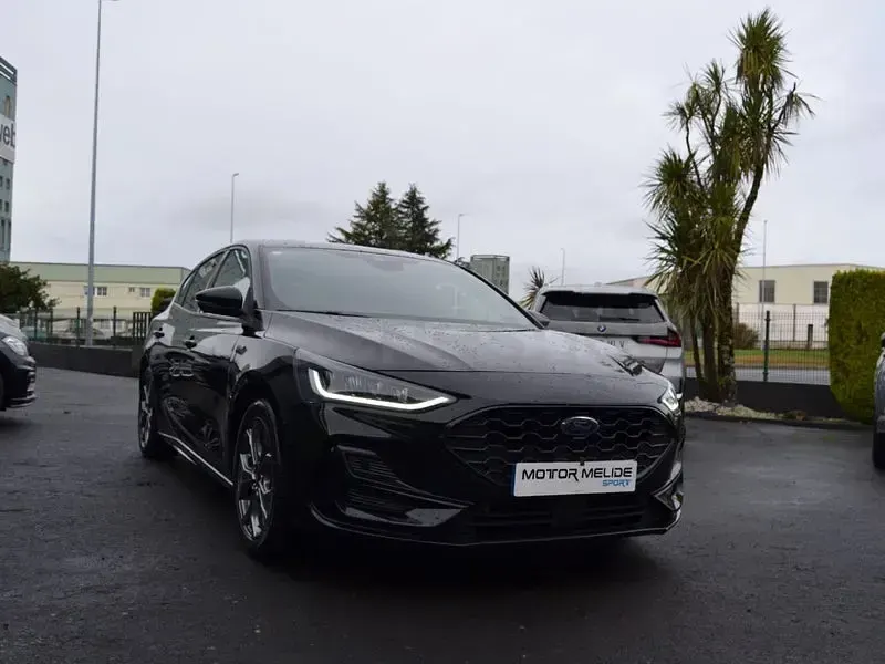 Usado Ford Focus Active X 125 CV (91 kW) 2024 Negro Berlina
