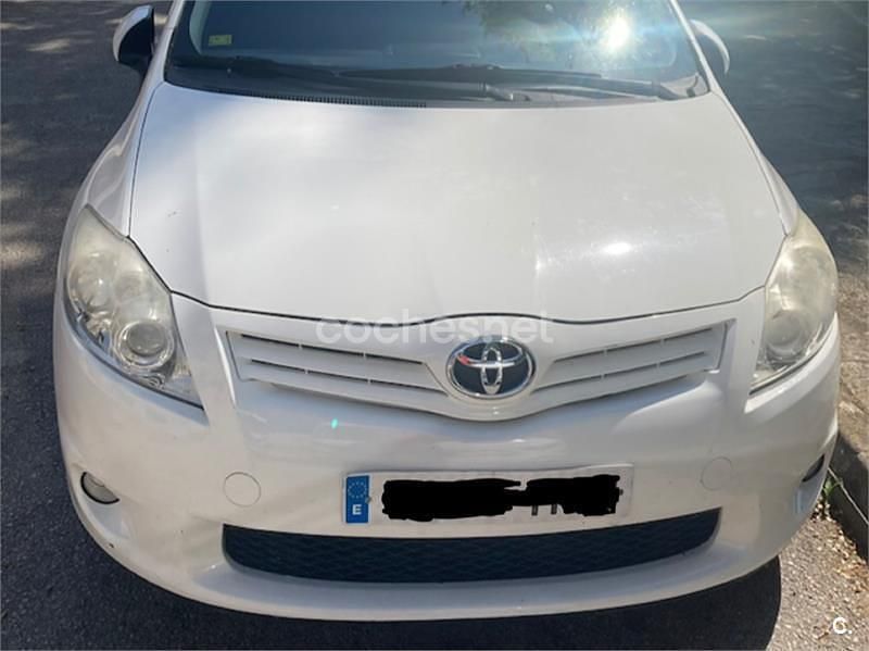 Usado Toyota Auris Active 90 CV (66 kW) 2011 Blanco Utilitario