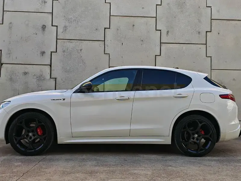 Usado Alfa Romeo Stelvio Ti 210 CV (154 kW) 2021 Blanco SUV