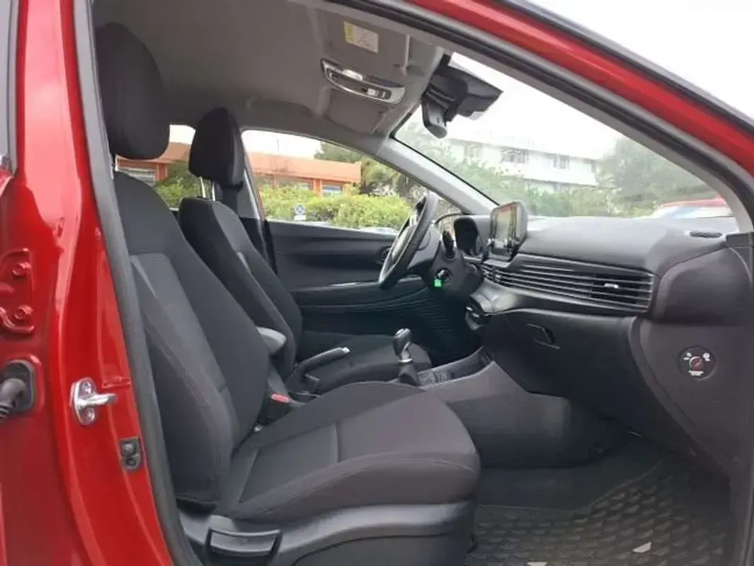 Usado Hyundai i20 Blackline 101 CV (74 kW) 2023 Negro Utilitario