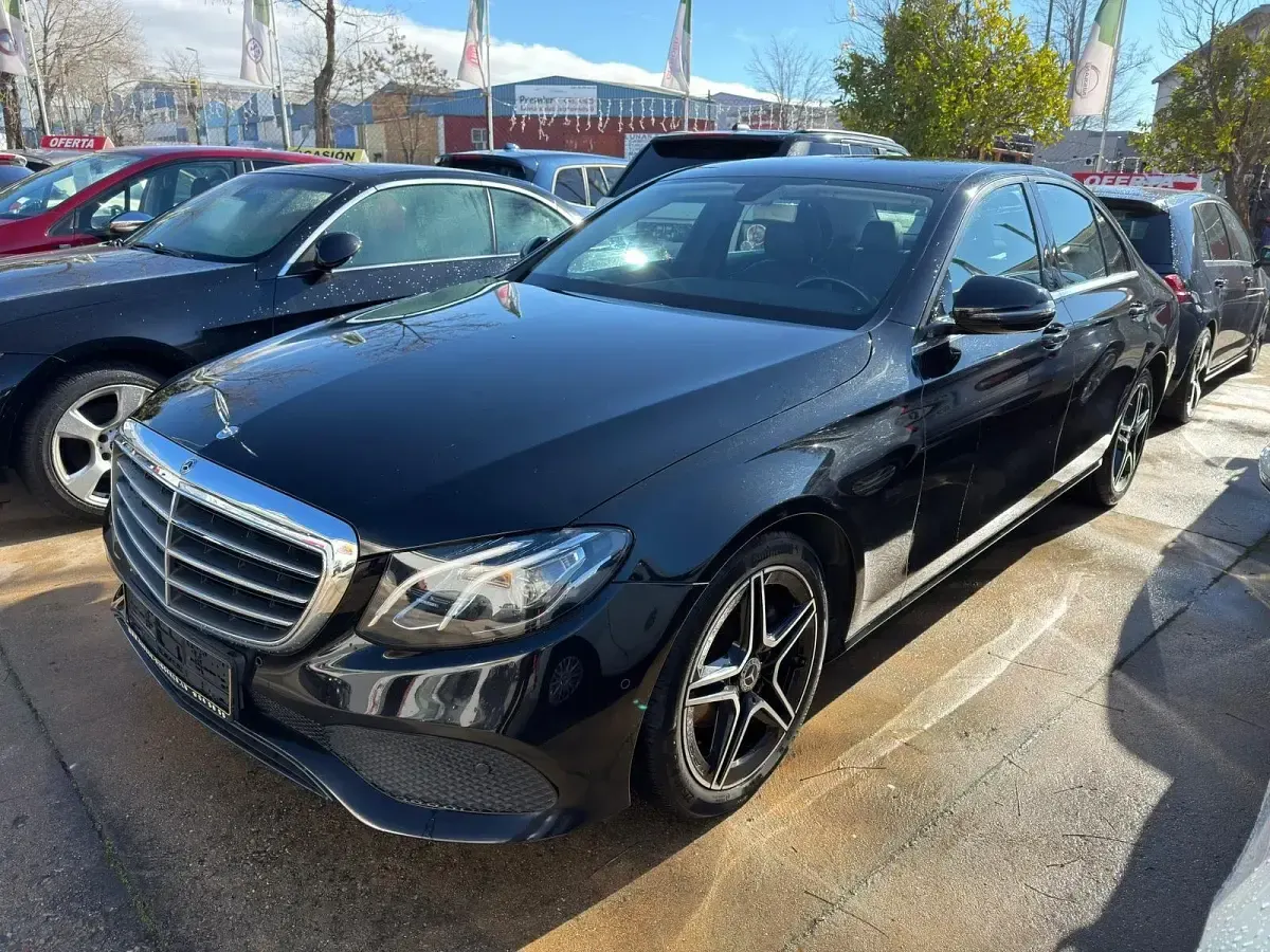 Usado Mercedes 220 195 CV (143 kW) 2019 Negro Berlina