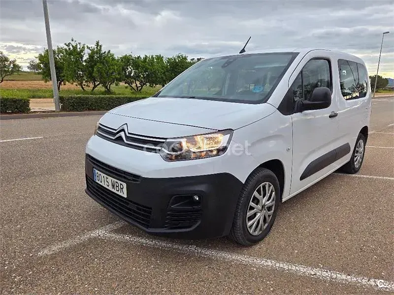 Usado Citroën Berlingo Live 102 CV (75 kW) 2022 Blanco Monovolumen