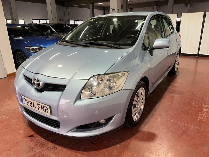 Usado Toyota Auris Luna 90 CV (66 kW) 2007 Gris Berlina