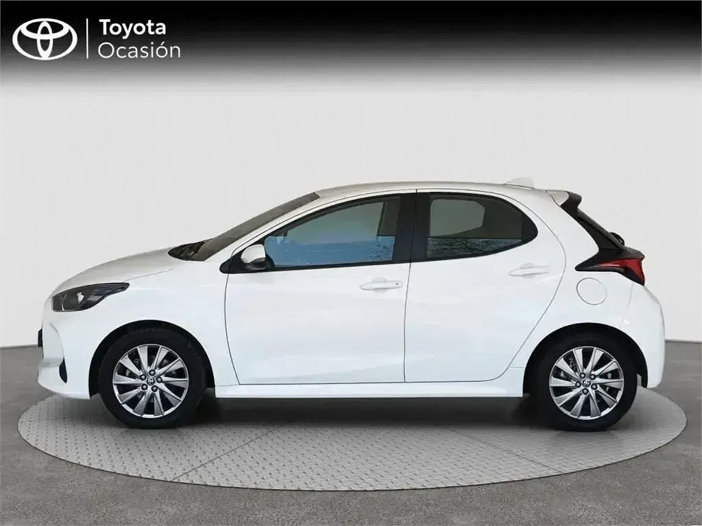 Usado Toyota Yaris Hybrid Active 116 CV (85 kW) 2023 Blanco Monovolumen