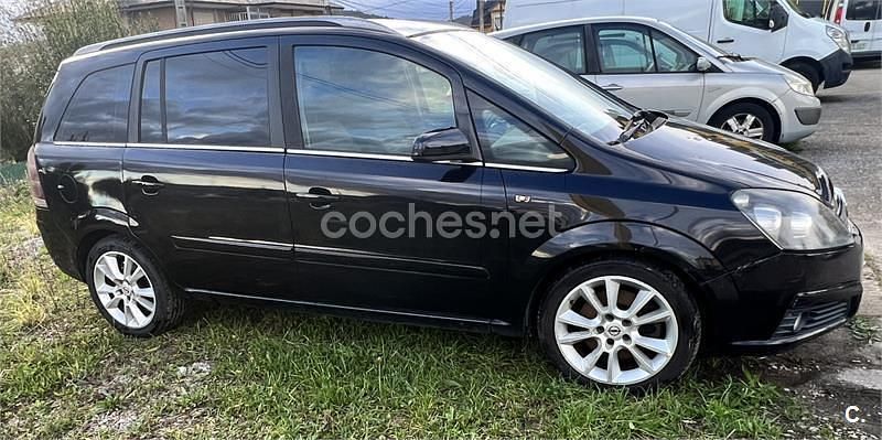 Usado Opel Zafira Cosmo 150 CV (110 kW) 2006 Negro Monovolumen