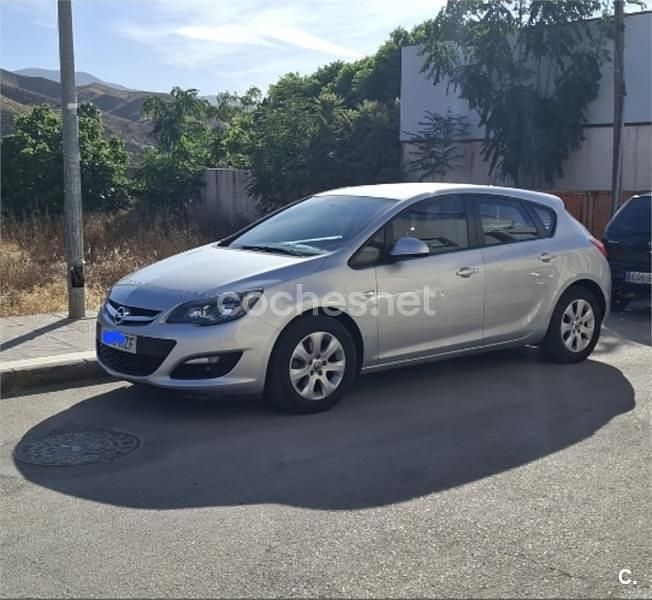 Gris / plata Usado 2014 Opel Astra Business Berlina | 7500 € (Precio justo) - Imagen 1/4