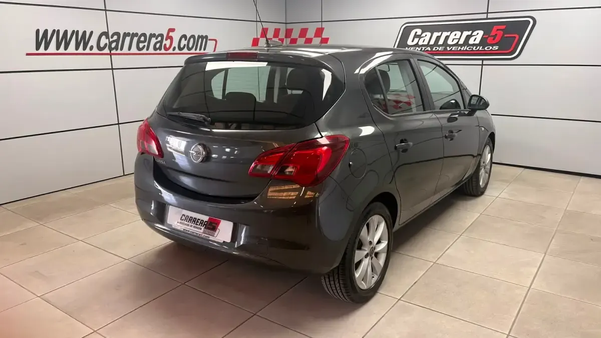 Usado Opel Corsa Selective 90 CV (66 kW) 2017 Negro Utilitario
